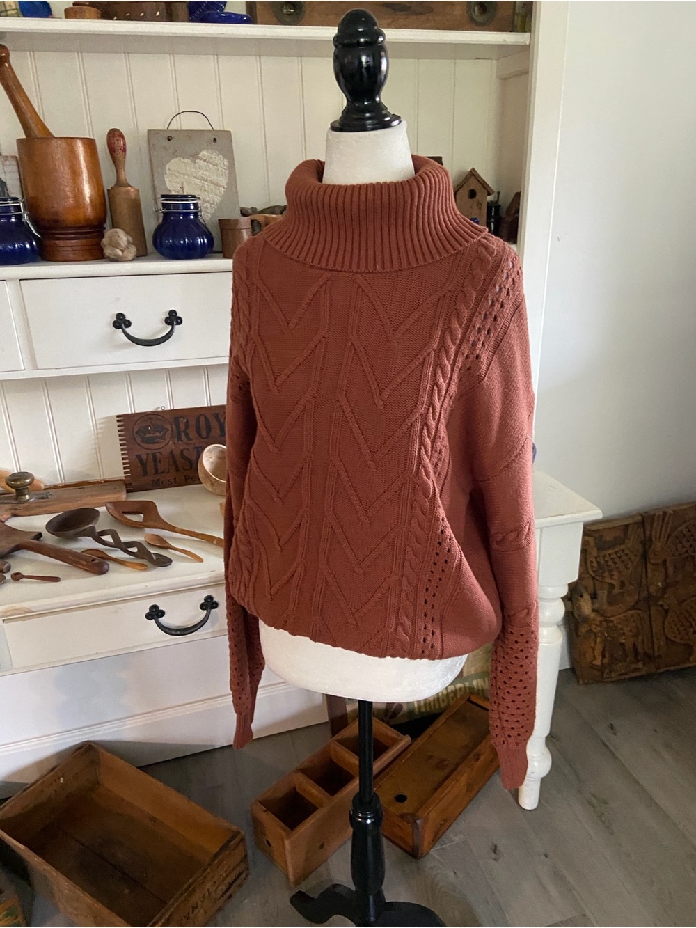 Fig Turtleneck Cable-Knit Sweater in Rust